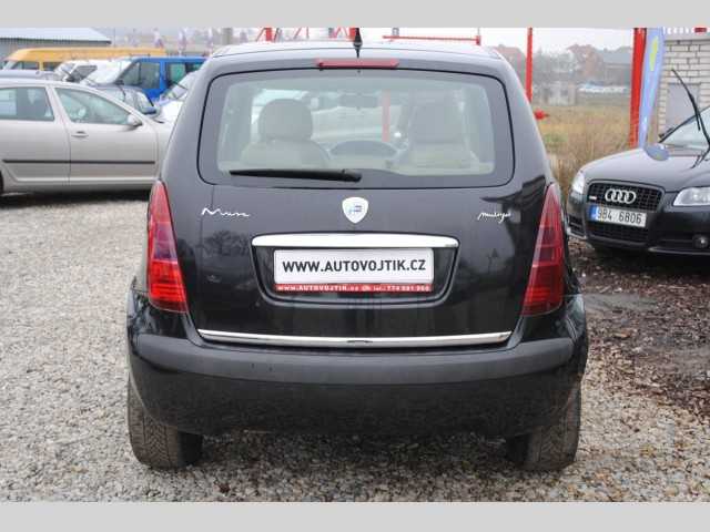 Lancia Musa hatchback 74kW nafta 200602