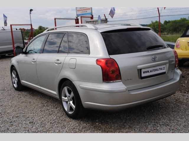 Toyota Avensis kombi 110kW nafta 200610