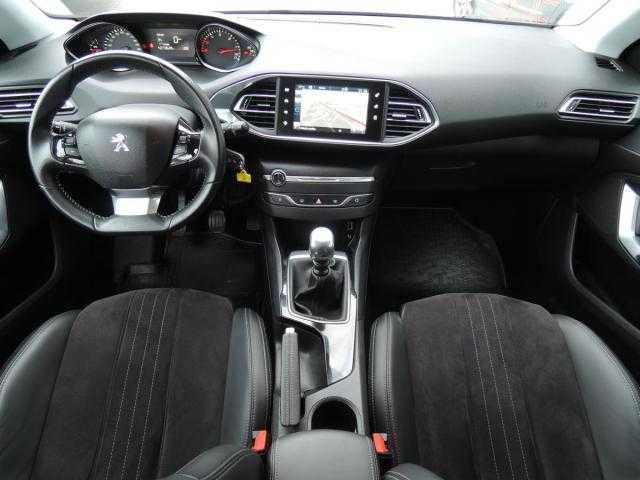 Peugeot 308 kombi 81kW nafta 201407