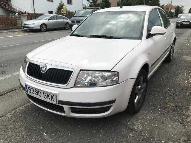 Škoda Superb sedan 77kW nafta 2008